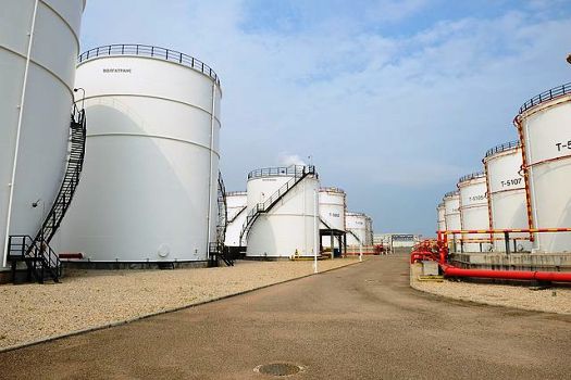 Oil-storage-tanks